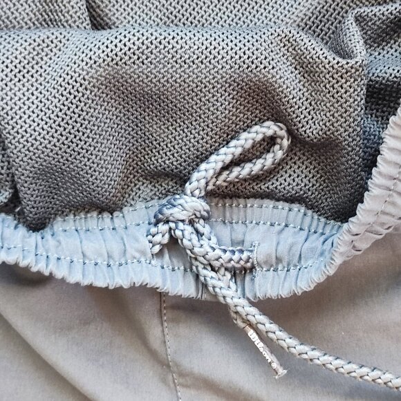 Wilson active wear tennis shorts men's size L grey with embroidered brand logo - Picture 8 of 11